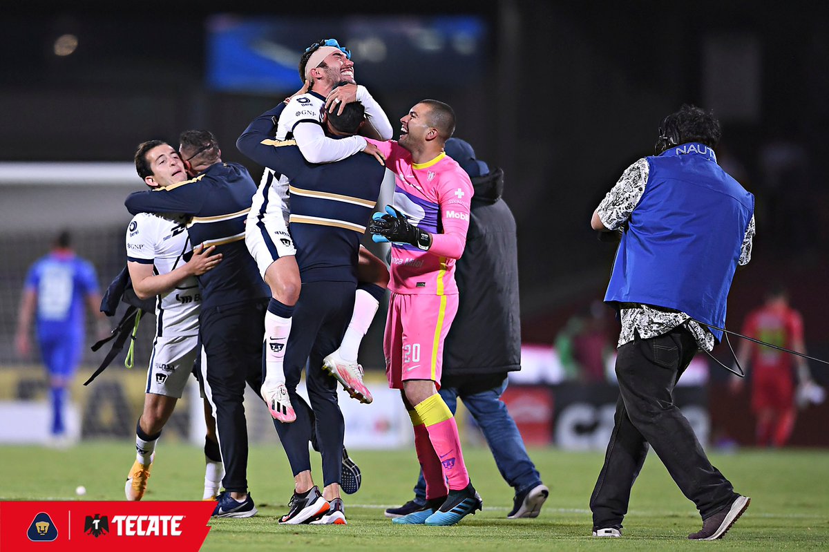PumasMX's tweet photo. ¿Fotos de la #RemontadaAuriazul? Por supuesto que hay fotos de la #RemontadaAuriazul.

Esta es la Galería @CervezaTecate de nuestro pase a la final.

#SomosFutbol #SoyDePumas https://t.co/HcOeA07P3Y