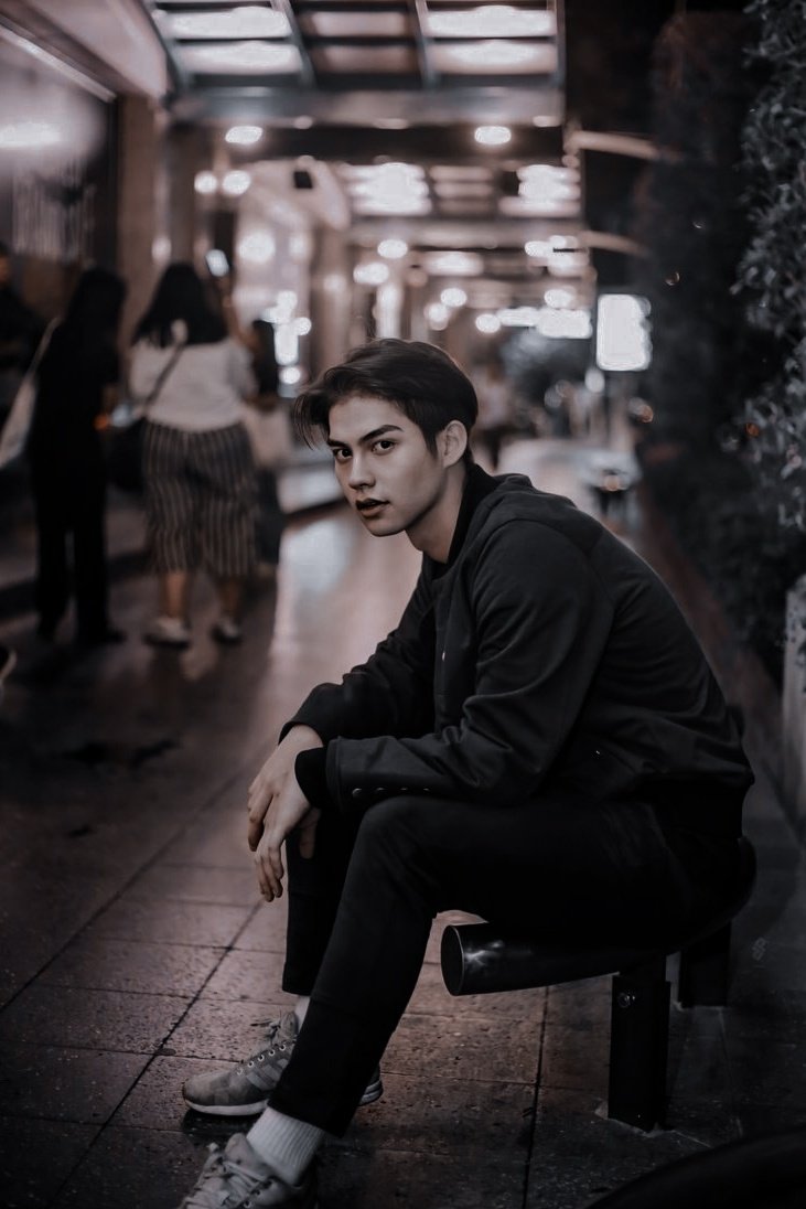 DEBADUTS's tweet photo. @warmestpal Nama gue Satria, masih 23 tahun, muda lah ye. Kesibukan gue cuma jadi penyanyi Café itupun kalo dapet panggilan, kalo kagak ye ngegabut di kost nyambil ngemie. Kalo lo? https://t.co/bzbbQ2pXQt
