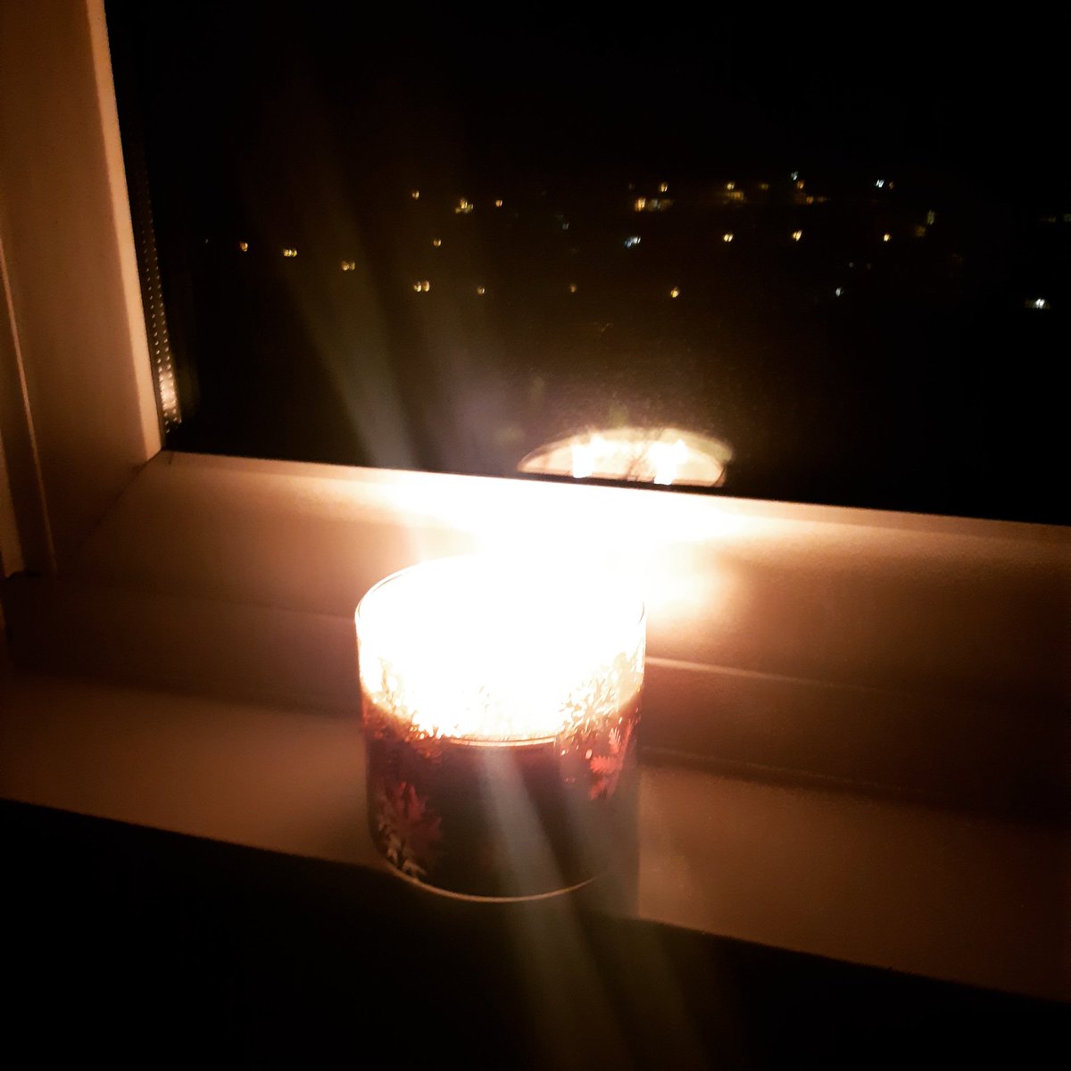 JaxZonneville's tweet photo. Shining my light to recognize National Day of Remembrance and Action on Violence Against Women 2020 in Canada #herlight #EndViolenceAgainstWomen https://t.co/KCymmJLxfv