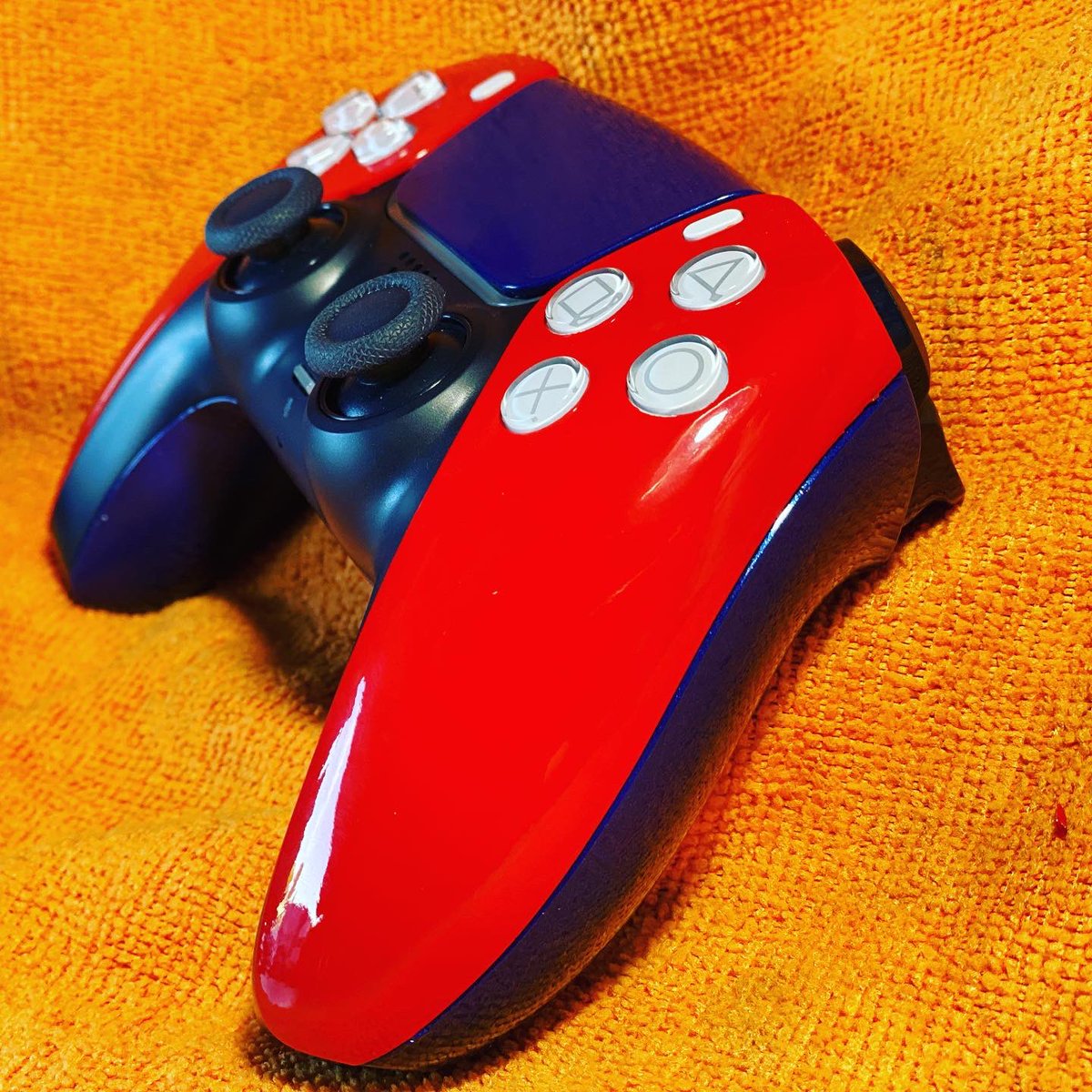 Illest_760's tweet photo. Here we go again...Red & Blue #PS5 #Dualsense5 #WrapItUp #3M #2080 #1080 #PaintIsDead #SpidermanTheme #MarioTheme #OptimusPrimeTheme #Metrorestyling https://t.co/CsmVE6lm6l