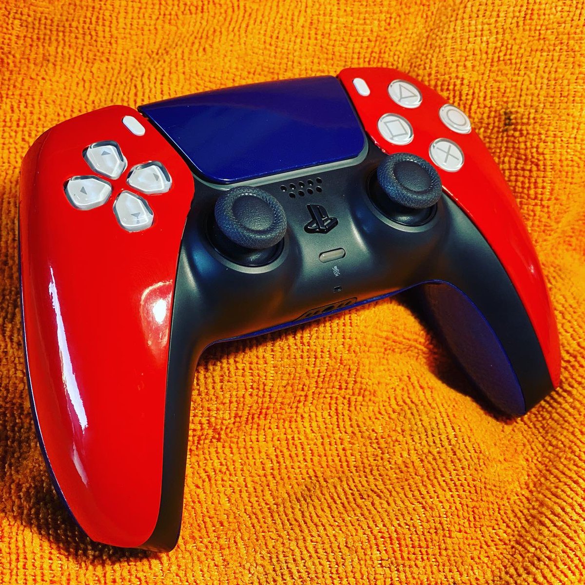 Illest_760's tweet photo. Here we go again...Red & Blue #PS5 #Dualsense5 #WrapItUp #3M #2080 #1080 #PaintIsDead #SpidermanTheme #MarioTheme #OptimusPrimeTheme #Metrorestyling https://t.co/CsmVE6lm6l