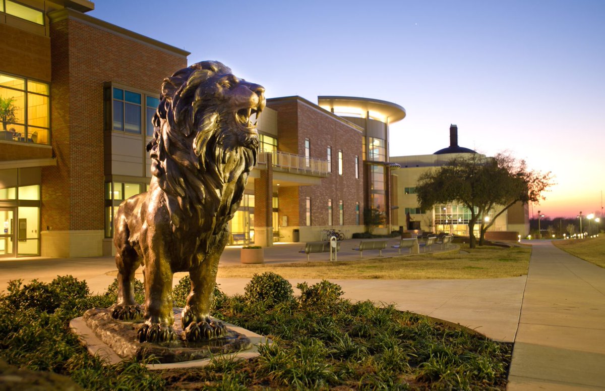 peytonellis71's tweet photo. I am proud to announce that I am committed to play football at Texas A&amp;M Commerce! Thank you to my family, teammates, and coaches who have helped me get to where I am!! #AGTG #GoLions @AnaeCoach @CoachBailiffFB @RiebockBilly https://t.co/sOC5IeYEYS