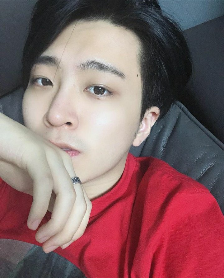 This year  @GOTYJ_Ars_Vita made 144 post on his Instagram page (333cyj333) gaining an average of 453.5k likes per post and a total of 65.3M in 2020. @GOT7Official His 4 most liked post which all gained over 600k+ to 762.2k likes were: