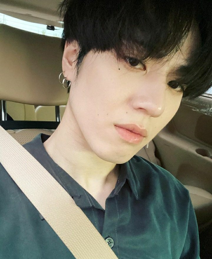 This year  @real_Kimyugyeom made 101 post on his Instagram page (yu_gyeom) gaining an average of 641k per post and a total of 67.3M likes in 2020.  @GOT7Official His 4 most liked post which all gained 900k+ to 1.1M+ likes were:t