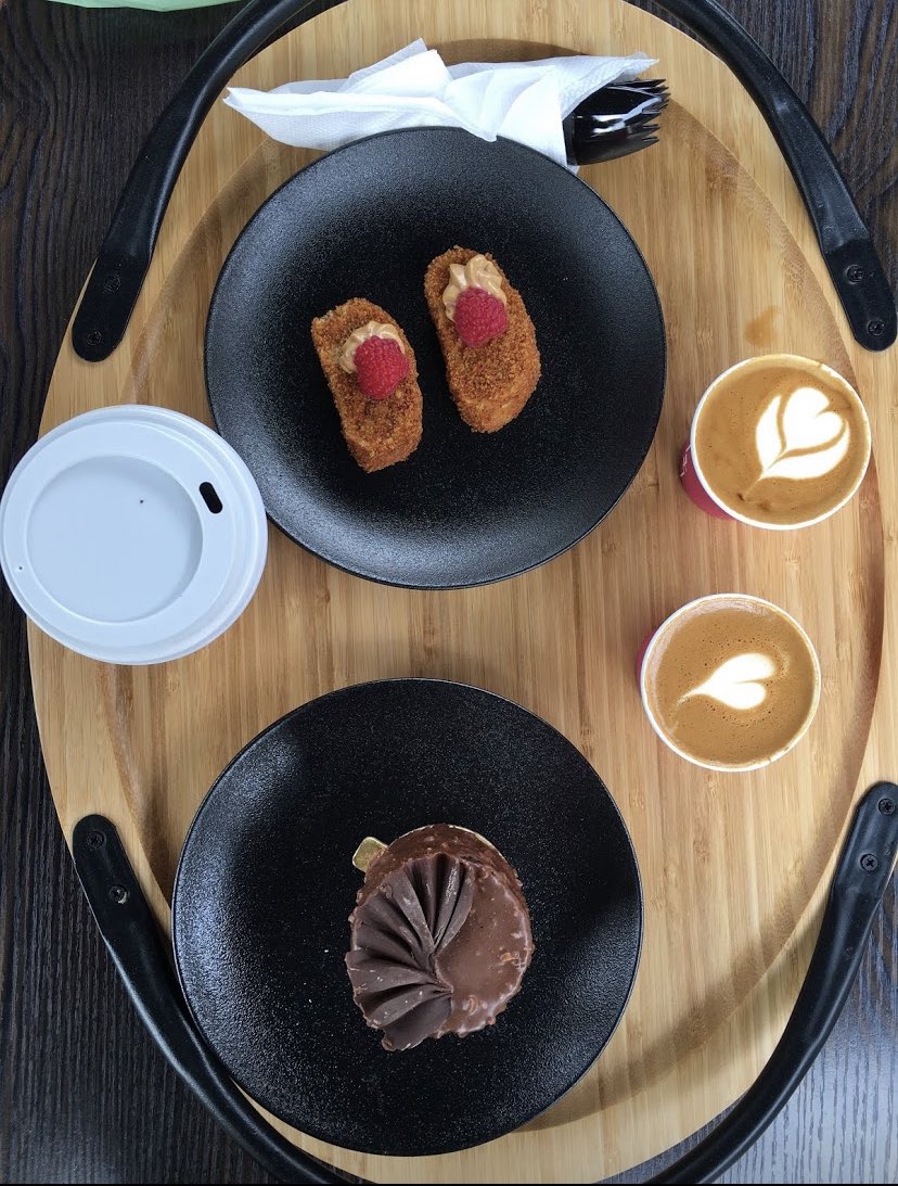Riyadh_Caffe's tweet photo. موقعهم📍
قرمز كافيه
@kermes_sa 
Abi Bakr As Siddiq Rd, Alyasmin, Riyadh 11564
053 318 9678
https://t.co/34CiRaJqiS

عندهم فرع ثاني بحي اليرموك لكن مايفتح على مدار اليوم.. https://t.co/y3GG9tYGPx
