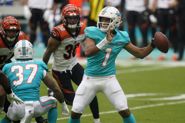 Tua Tagovailoa returns, throws for 296 yards as Dolphins beat Bengals