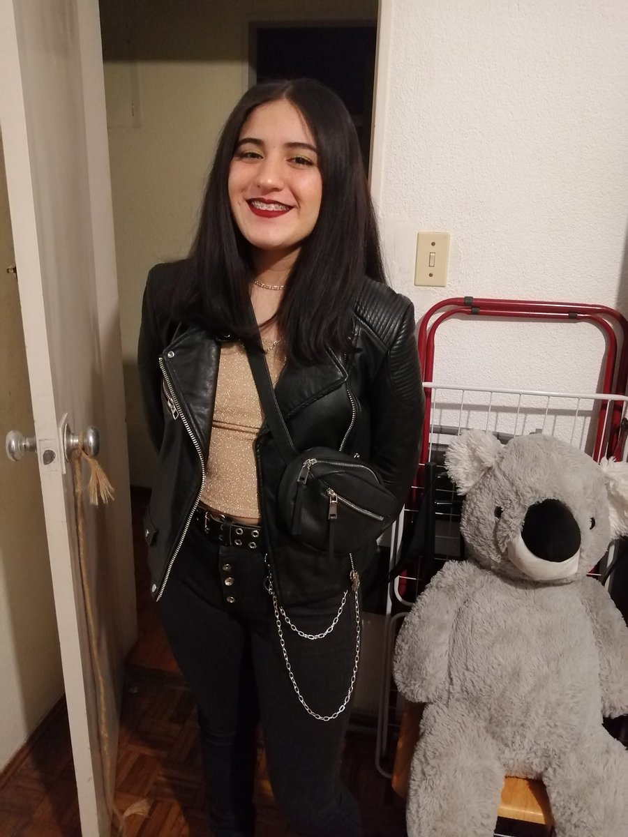 Ayer fue mi "fiesta" de graduación, fue un desastre jashaj pero por lo menos estaba linda ahre