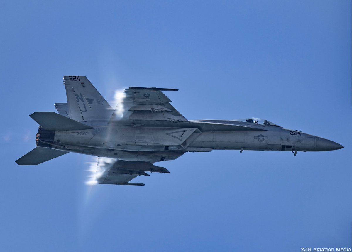 Transonic Flying Eagle. #f18 #f18hornet #f18superhornet #vfa122 #vfa122flyingeagles #flynavy #aviationphotography