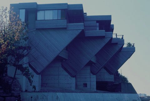 LisaZhu_'s tweet photo. @VanHeritage Who do I ask, besides friends living in Kits, if this building still exists? Randomly found this photo from 1975 in @VanArchives! https://t.co/qsYGkHovUc