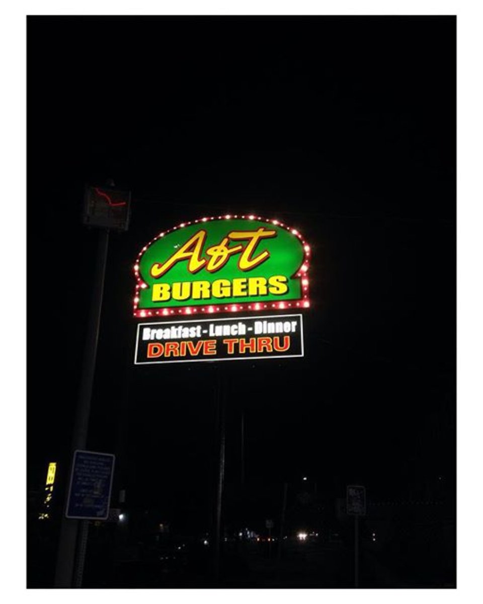 ATburgers2's tweet photo. Looking for a sign that you should treat yourself to A &amp; T today? Here's one! 💥 #AandTBurgers #LAeats #ComptonCA #LAFoodie #BurgersOfLA https://t.co/f58E08RUcd