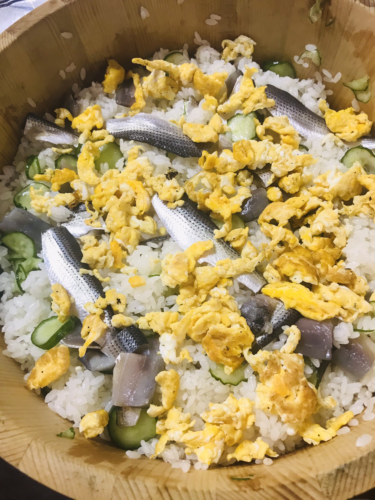 パピオ コハダたくさんあったので ちらし寿司にしました コハダ酢漬け キュウリの塩揉み 炒り卵 で酢飯に混ぜて超簡単です 味見してみたら 美味しい 昼ごはんにします 若洲海浜公園 みん釣り若洲 コハダ T Co Hsifp0uae0 Twitter