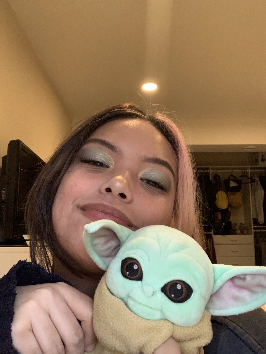 im_mle's tweet photo. day 6 : baby yoda ! #25DaysofChristmas #25daysofmakeup #babyyoda using @ColourPopCo baby yoda palette https://t.co/0Ahjy7xzqK