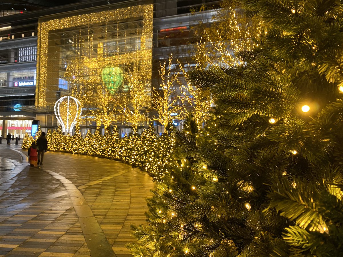 Finally, some pics from NYC to hopefully get people into the holiday spirit (if you were not already).