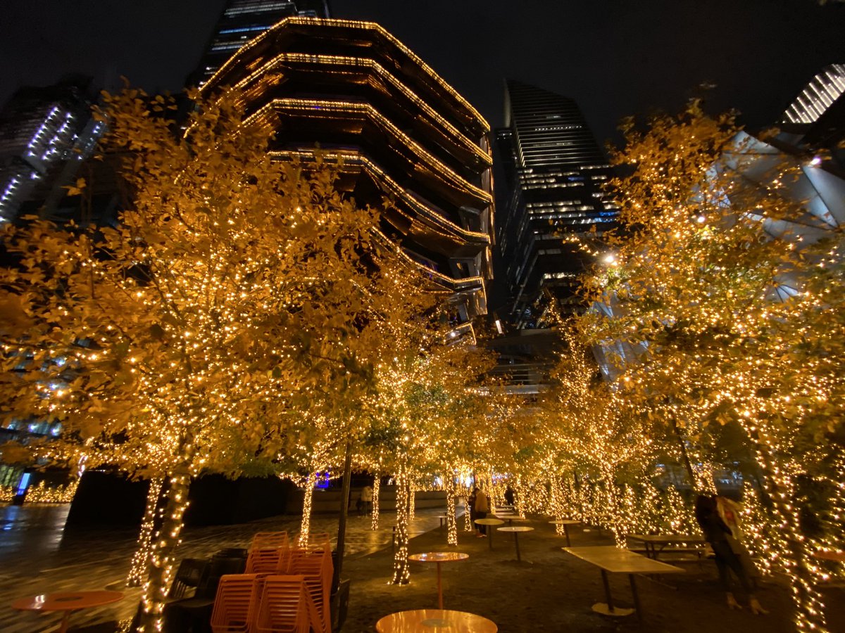 Finally, some pics from NYC to hopefully get people into the holiday spirit (if you were not already).