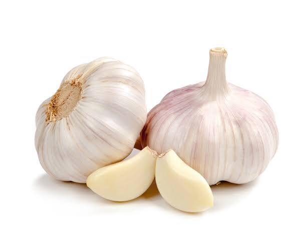 ——Garlic - 4.5 cals per cloveMy fav safe food. A metabolism booster, immune system improver and appetite suppressant; I put garlic in almost EVERY dish I make. Rich in nutrition, it contains a little bit of almost everything you need. The fragrance it adds to dishes is so +