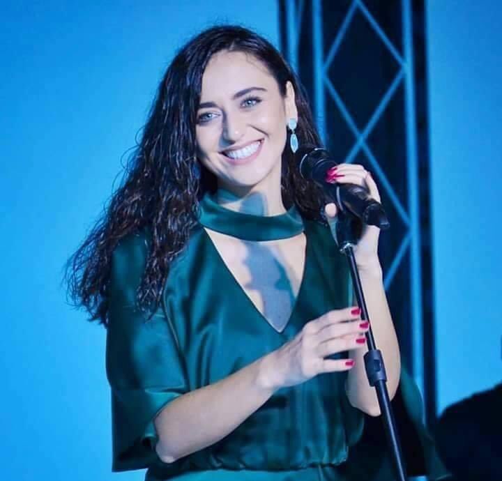 - يا ليته يعلمُ أنّي لستُ أذكرهُ
وكيف أذكرهُ إذ لستُ أنساهُ