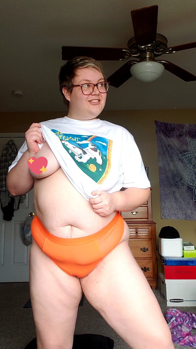ClementineTangi's tweet photo. Enjoying this lull between the holidays

#thicc #ass #pawg #bbw #thong #altmodel #lgbtq https://t.co/LPC8C8yG1J