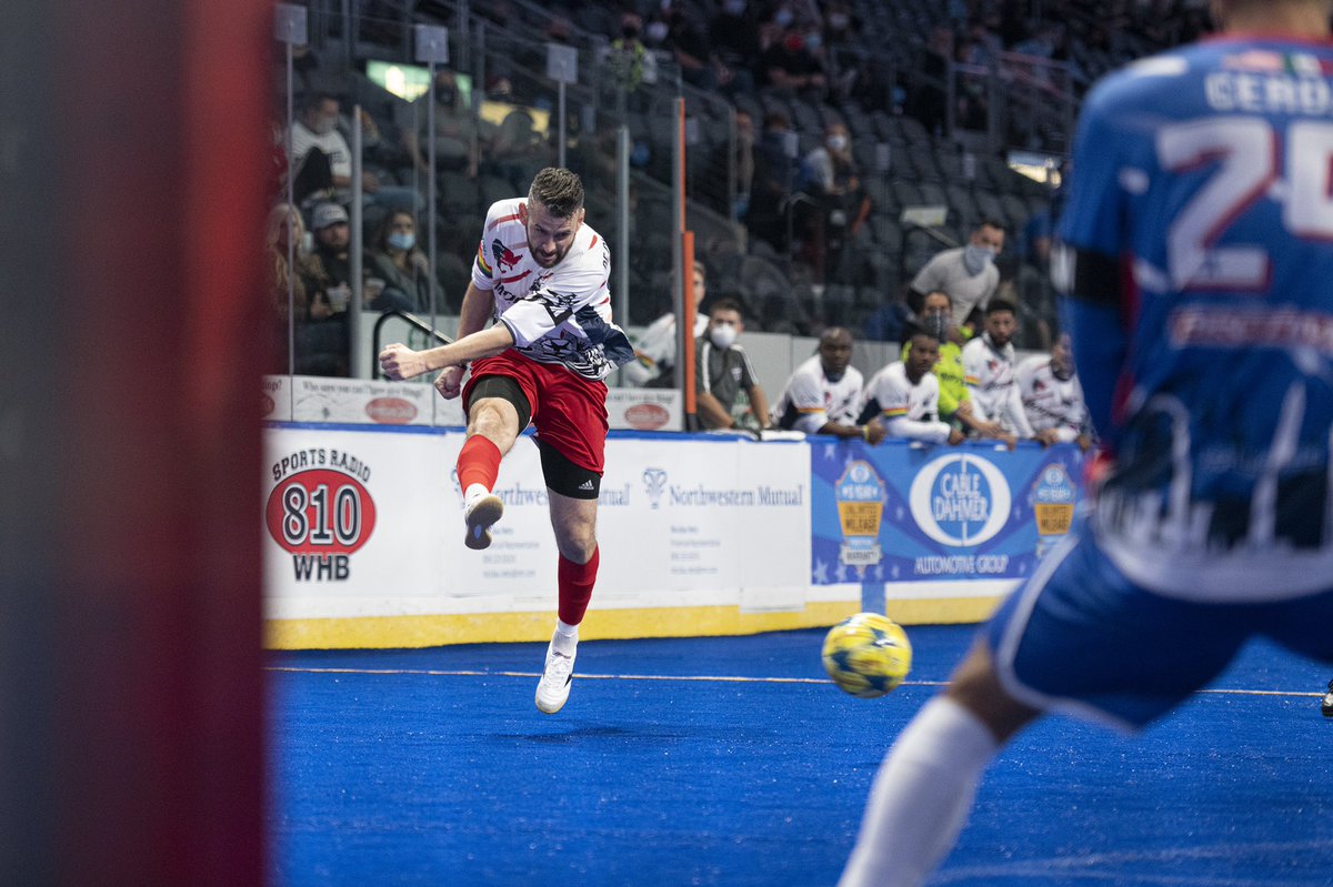 KCComets's tweet photo. What a night!! Thanks so much to the All-Stars for making the trip to KC and HUGE THANKS to all of the fans in person and online who made it such an amazing experience!! See you next time @MASLarena All-Stars!!! ⚽️⭐️💫 #maslasg #maslallstargame #masl #arenasoccer https://t.co/dfmFJ67itv