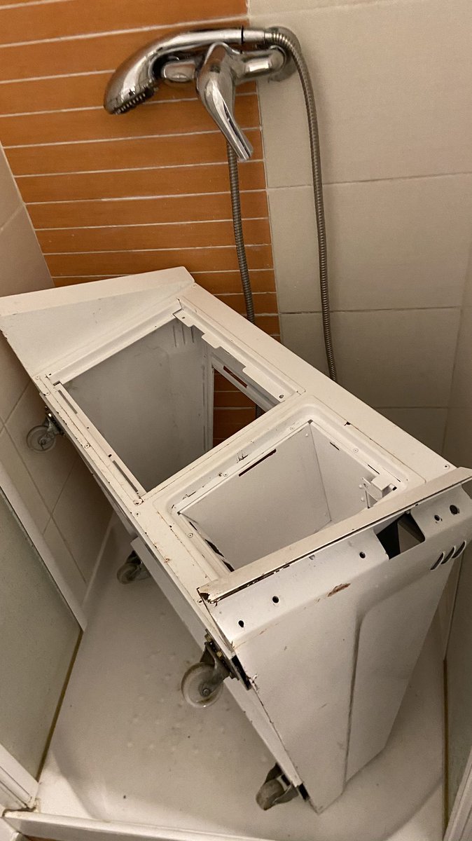 backoldgaming's tweet photo. Cut off the legs of my Sega Naomi with a friend.  Wash the bottom cabinet and put the crt Toshiba KSM696X #sega #arcade #naomi #newnetcity https://t.co/T93DX8zc7z