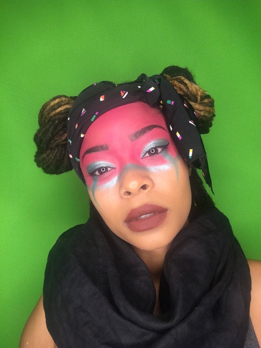 DaGeecheeGamer's tweet photo. Face brought to you by @TheCrayonCase #ebony #ibrowpomade #bigbox64palette #sharpme #iliner #honorrollhighlighter #bear #mattelippie #futurecrayoncutie #lifeline https://t.co/8srvB8lXfU