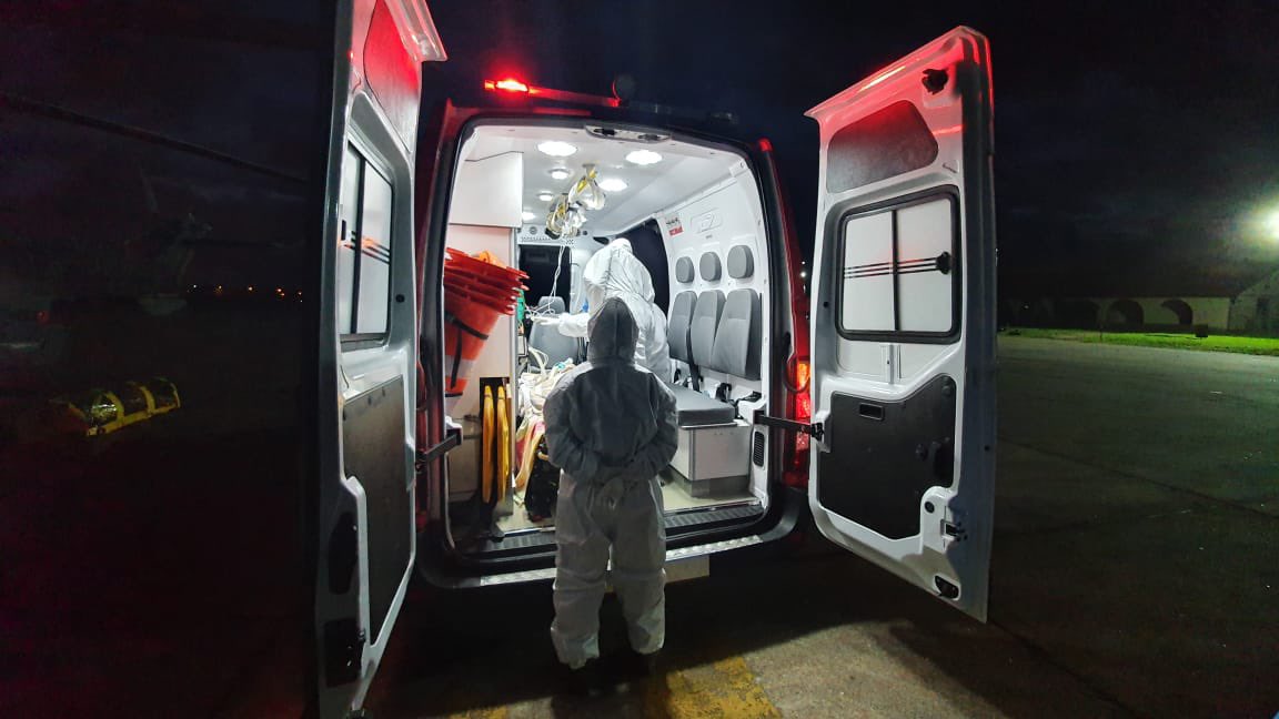 cbmerjoficial's tweet photo. A operação terrestre ficou a cargo do #CBMERJ, que contou com duas ambulâncias avançadas com UTI e equipe médica. O transporte aéreo foi realizado por uma aeronave da Marinha do Brasil, que opera por instrumentos.
#CBAIV #21GBM #5GBM #DGCCO #COAPH #GOCG #DSE #GOA
#EquipeACS https://t.co/DINR6gyQBS