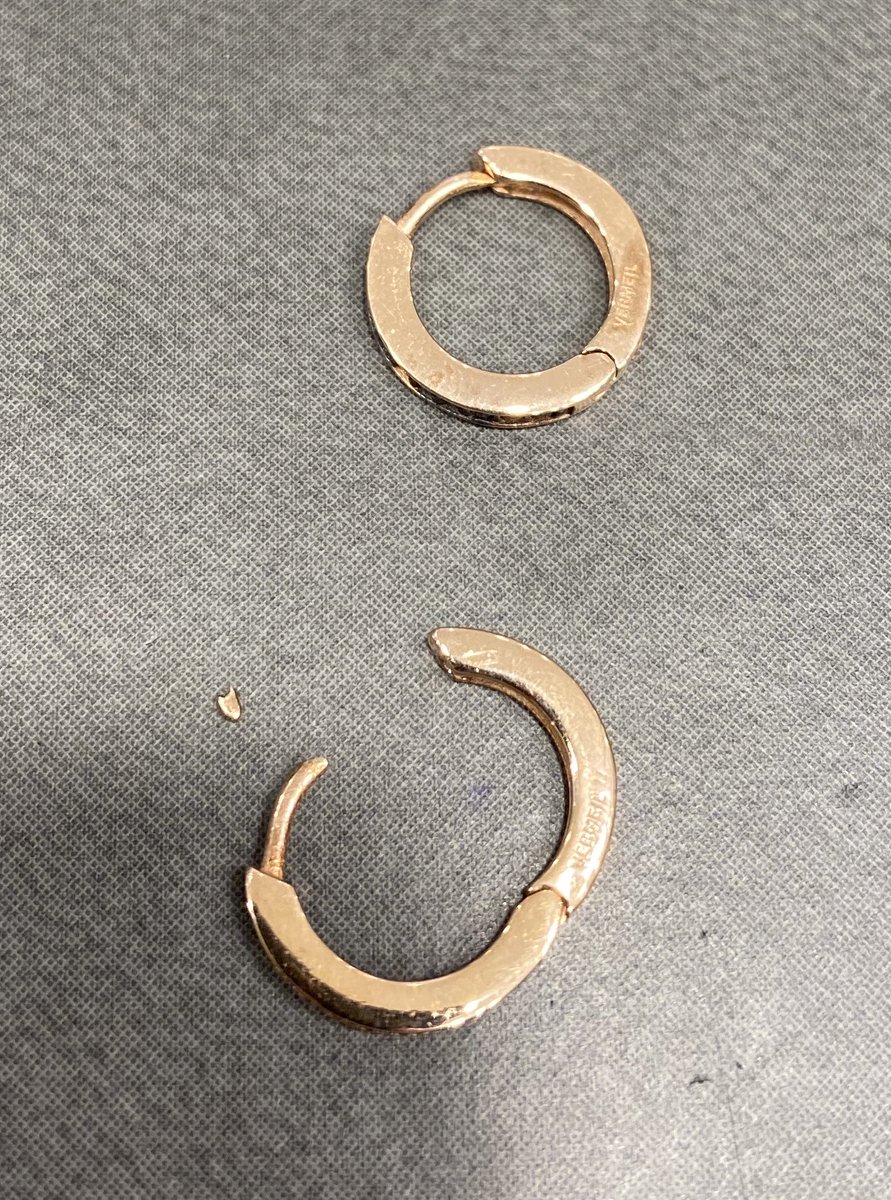 MDyla's tweet photo. De qué sirve invertir en una marca “premium” @tousjewelry #TousMexico @palaciohierro #palaciodehierrodurango si cuando un producto sale defectuoso, no se hacen responsables; la culpa es del comprador! La rompieron en @palaciohierro https://t.co/FqjSSr1JgN