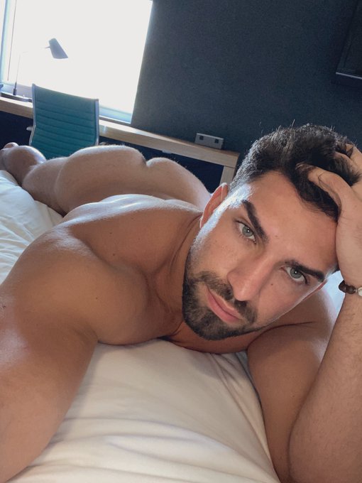 RT if I can lick your body from top to bottom 👅 https://t.co/si1vXM0rRD