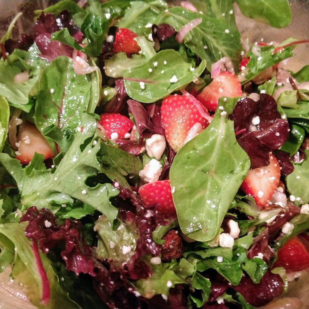 WeekendCook's tweet photo. Pickled Strawberry Salad

Recipe link below from @foodnetwork #fnmag #salad #vegetarian #strawberry #homecooking #delicious #foodie #foodpics #yum #nomnom 
https://t.co/7lRWHm2oef https://t.co/lZzkdoqKFD https://t.co/4vRNq74H0V