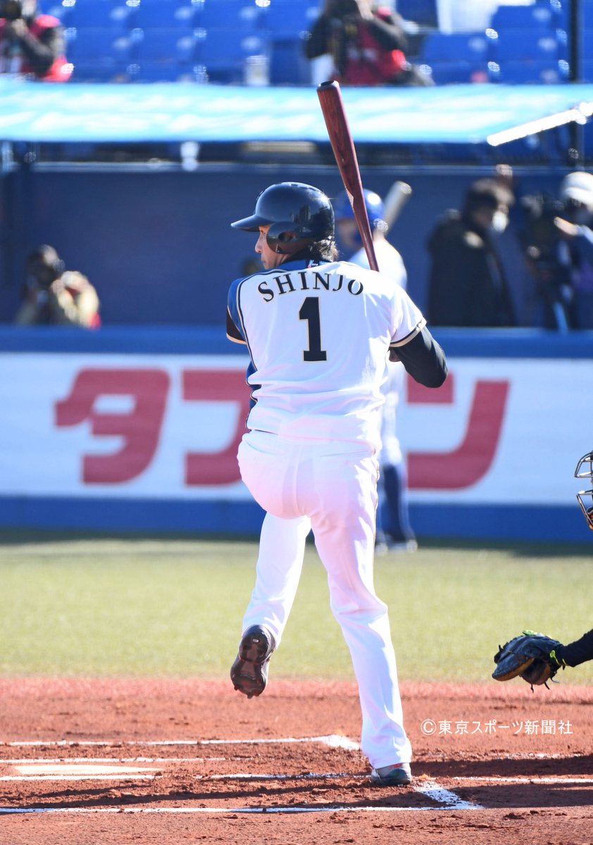 東スポ 写真部 トライアウト ２０２０年１２月７日 Fighters １番 ｓｈｉｎｊｏ のユニフォームでプレーする 新庄剛志