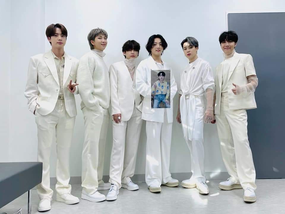 _bangtan__bts's tweet photo. BTS awards received at MAMA 2020 Congratulations on every award. @BTS_twt @bts_bighit
๐๐๐๐๐๐๐๐
#Dynamite_BTS #LifeGoesOn
#BTSxMAMA2020
#BTS #MAMA2020 #BTSatMAMA #BTSxMAMA #MAMA
#๋ฐฉํ์๋
๋จ #Bangtan
#bangtanboys @_bangtan__bts https://t.co/6y1FOd1zuR