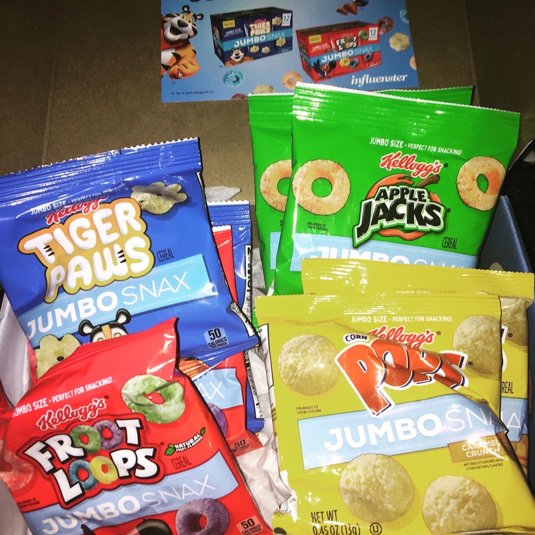 baybeebutt's tweet photo. Even bigger cereal taste no milk required. Love this! ￼ #JumboSnax #contest #complimentary @KelloggsUS @Influenster https://t.co/051aHVxK8h
