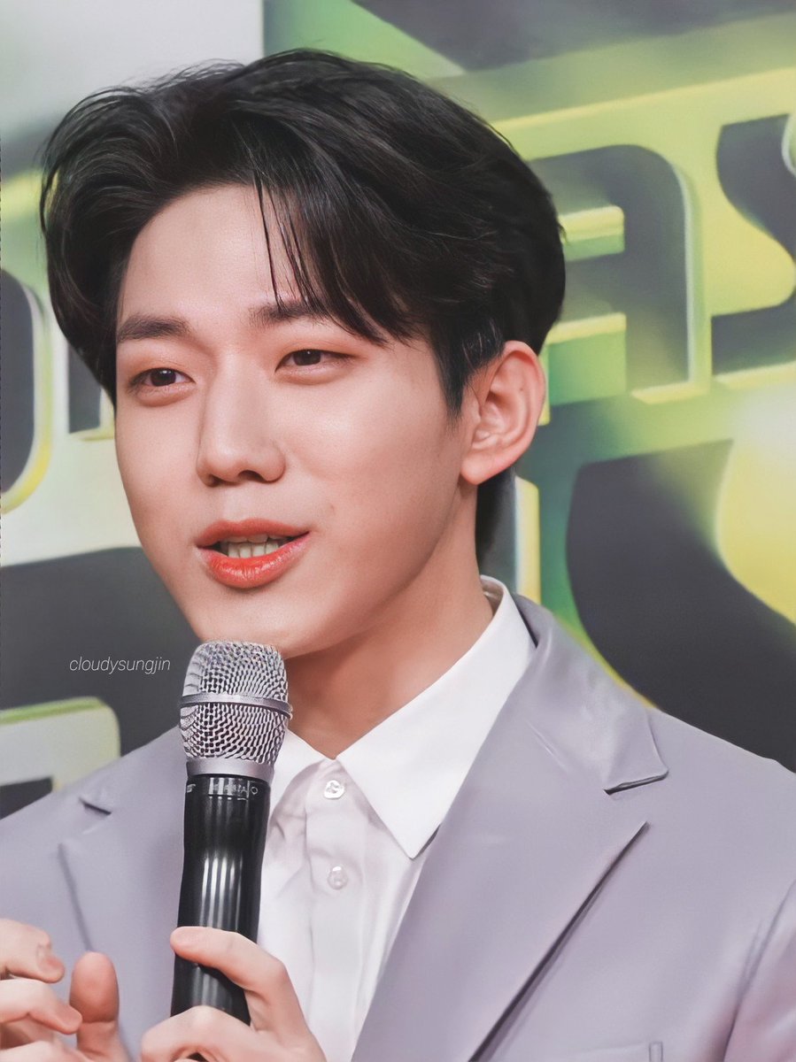 Dowoon at MAMA 2020201206a thread.