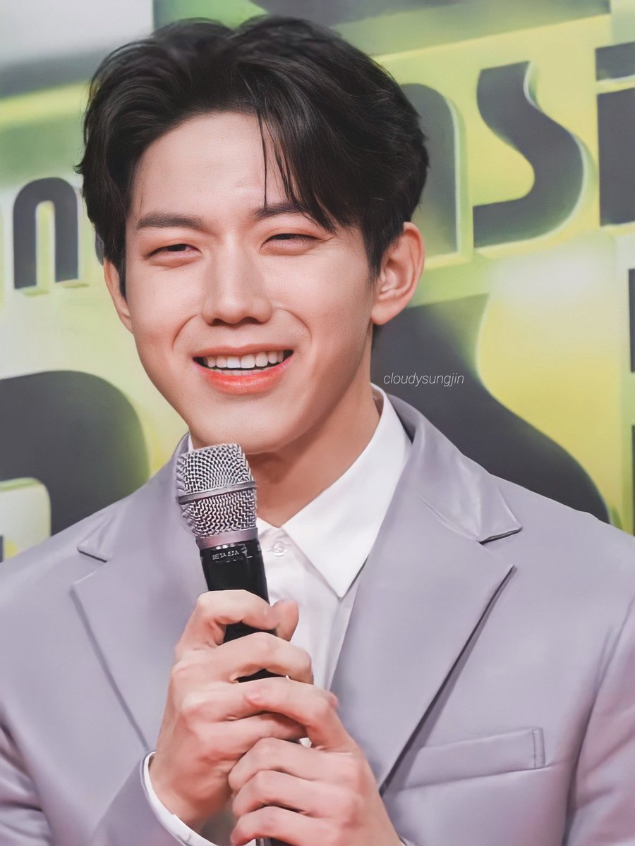 Dowoon at MAMA 2020201206a thread.