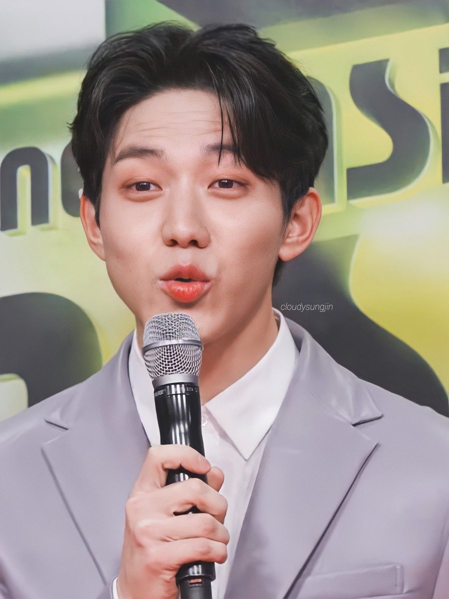 Dowoon at MAMA 2020201206a thread.