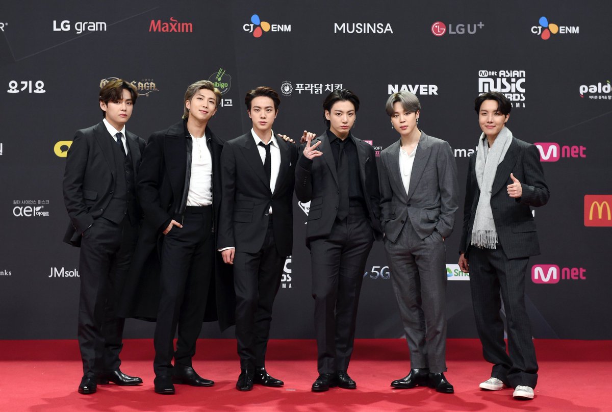 jjkookie0613's tweet photo. Kings sweeping all the awards👑🏆
Once again huge congratulations cause you deserved everything
Your hard work and dedication have made this possible & we couldn't be more happier and proud
Love you to the moon and back❤🌛
#BTSxMAMA #BTSDaesangSweep
#BTSALLKILL
@BTS_twt https://t.co/20Mvle9tBe