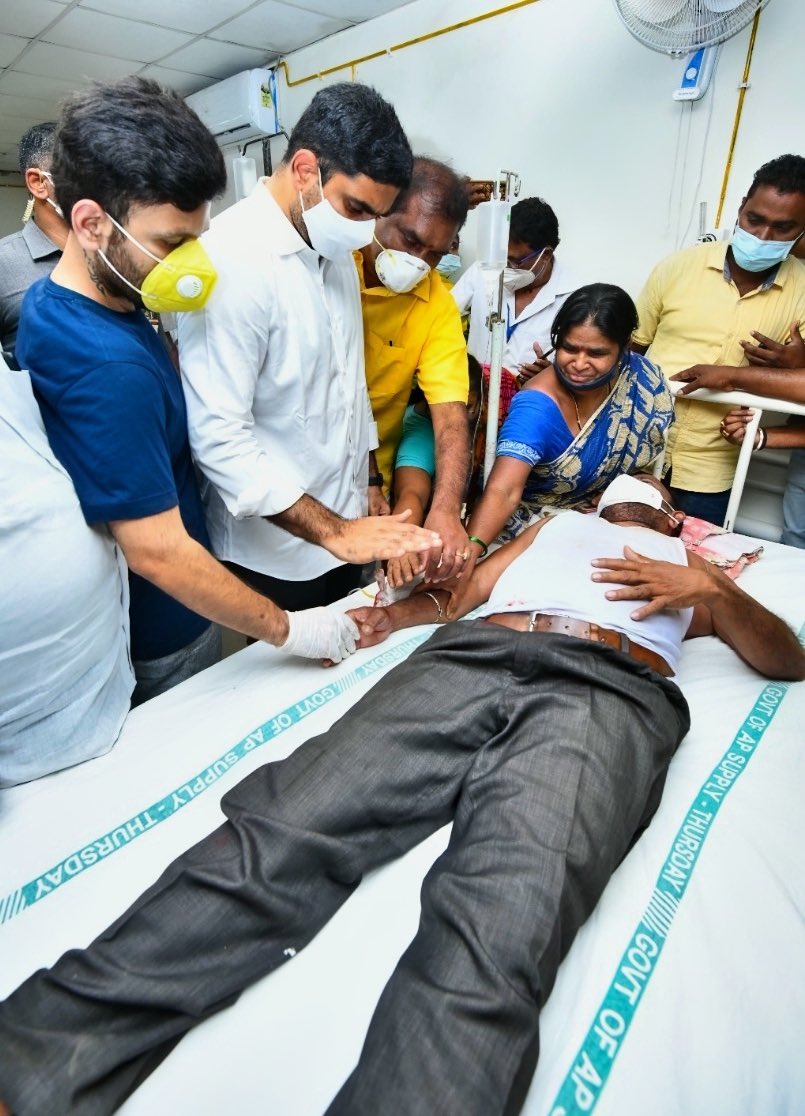 Maganti_Ramji's tweet photo. అదేవిధంగా సంఘటనకు పూర్తిస్థాయిలో కారణాలను తెలుసుకుని , ఇకముందు ఇలాంటి ఘటనలు పునరావృతం కాకుండా చర్యలు చేపట్టాలని కోరుతున్నాను .
#PrayForEluru
#JaganFailedCM
#DisastrousGovernment
#APInUnsafeHands
#TDPTwitter
@JaiTDP @ncbn @katchannaidu @naralokesh (13/13) https://t.co/81Kro9nizY
