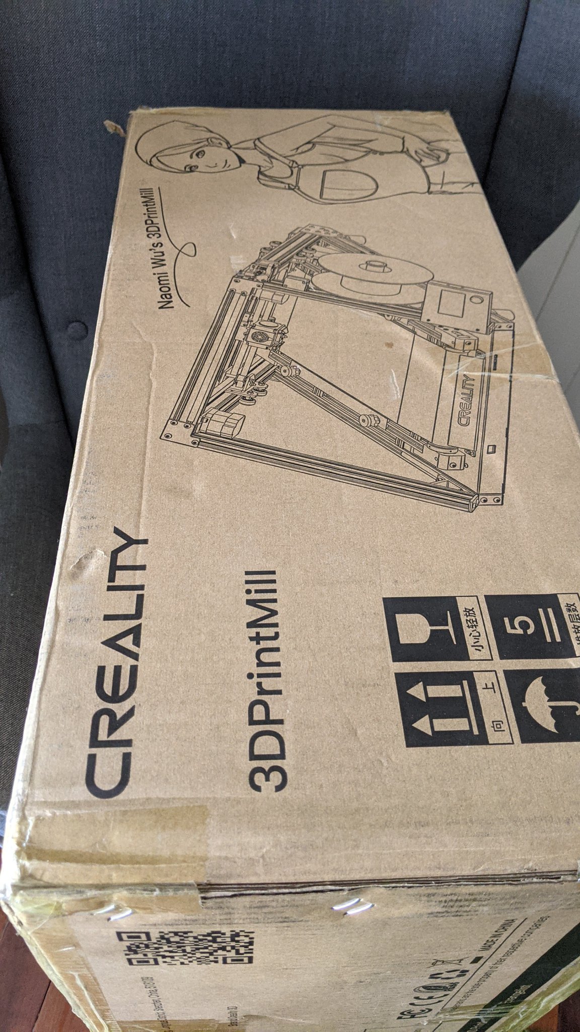 OH MY GOSH!!! THE POSTIE JUST BROUGHT ME THIS! What an AWESOME surprise!!! Thank you so so much @realsexycyborg!!! I can't WAIT to print full sized #mechanicalkeyboards and play around with #wearables on this beauty!! 😻😻😻 SO EXCITED 😱😱😱 #3DPrintMill @Creality3dprint https://t.co/losiWceOeo