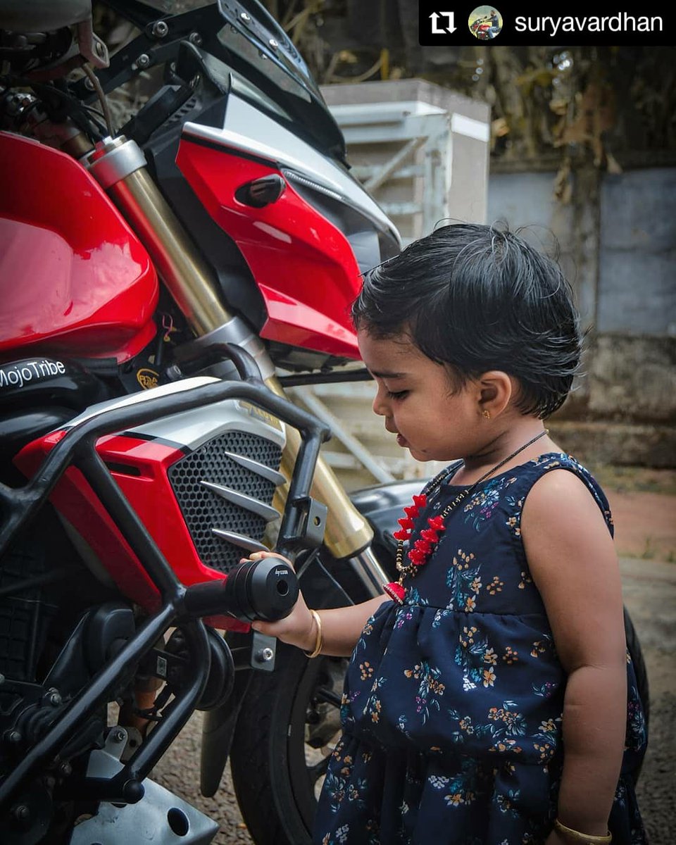 MahindraMojo_'s tweet photo. ❤❤❤
#Repost @suryavardhan
• • • • • •
Kerala
Its starts early...
.
.
.
#mahindramojo #xt300 #futurebikerni #bikersofinstagram #babiesofinstagram
@anandmahindra @pakwakankar @GoenkaPk @nmalhotra @rajesh664 @MahindraExp @MahindraRise @NanhiKali https://t.co/1mKW6VCdWG