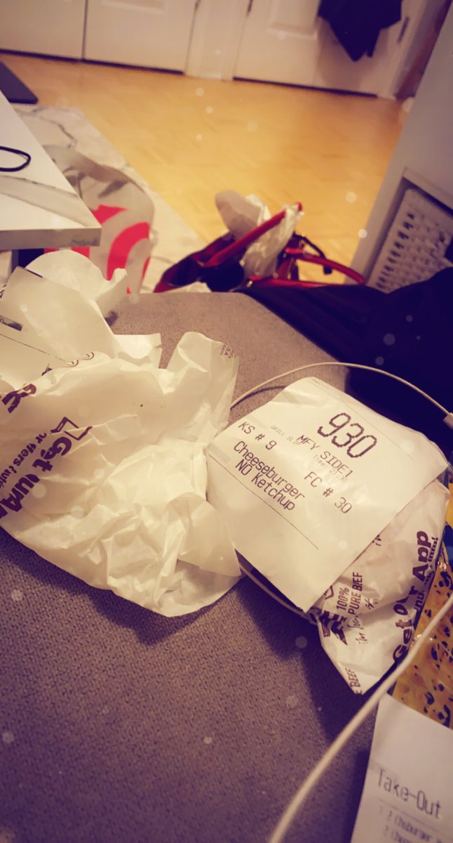 Shanaericka's tweet photo. @McDonalds Murray hill nyc. Explain why you gave me hamburgers then when I got a cheeseburger meal https://t.co/L04cd1Qivc