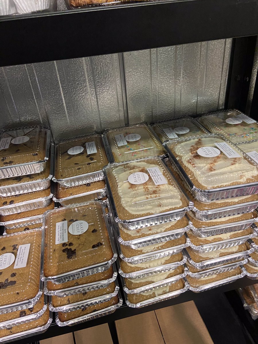 iamchefcarm's tweet image. Healthy snack cakes.
Stack them high &amp;amp; watch them fly. 😀
Italian lemon cakes, peanut butter blondes &amp;amp; seasonal gingerbread cakes.
#yummy #snackcakes #ketofriendly #lowcarb #glutenfree #grainfree 
#onlinebakery #onlinefood #onlinefooddelivery #shoponline #supportsmallbusiness