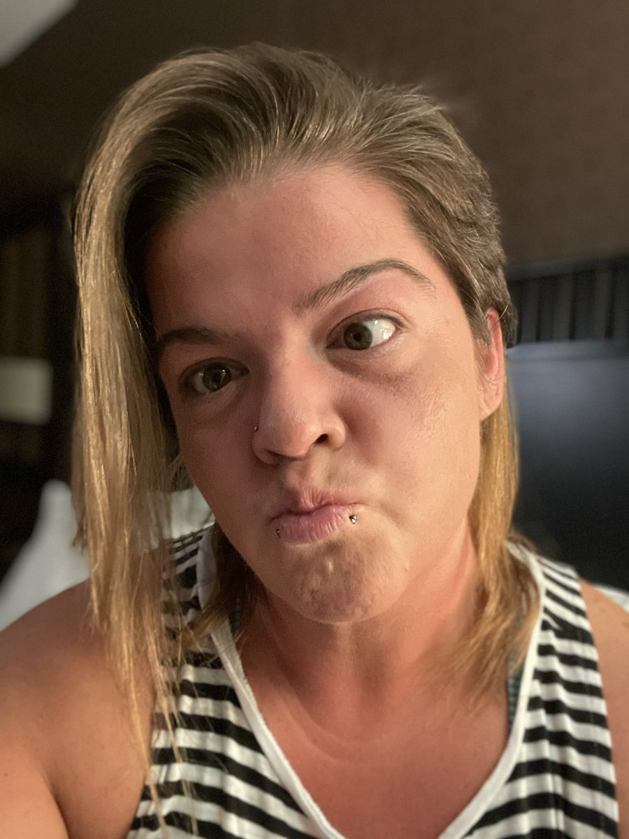 JessWellington2's tweet photo. Everybody chill I’m fine. See...
#imgoodthough #frfr #feelpretty #chill #imfineitsfineeverythingsfine https://t.co/V6LXErZtaL