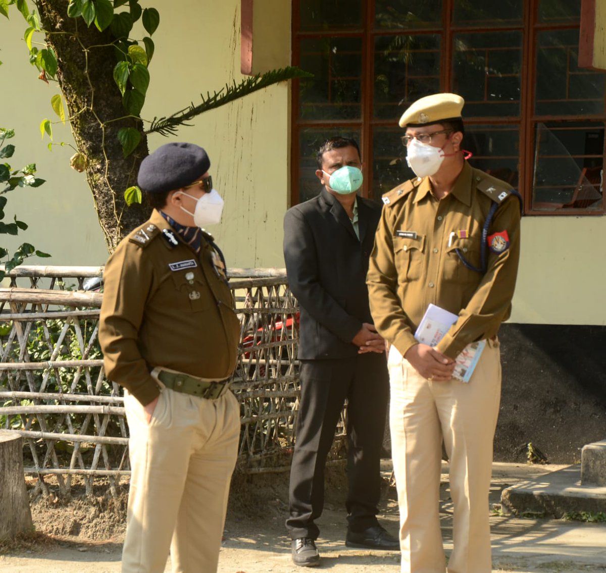 DGPAssamPolice's tweet photo. আজিৰ পৰা হ'ব লগীয়া BTC নিৰ্বাচন যাতে সুকলমে হৈ যায়, তাৰ বাবে #AssamPolice সম্পূৰ্ণভাবে সাজু।
Ground situations ৰ বুজ ল'বলৈ যোৱাকালি ওদালগুৰি আৰু বাক্সা জিলাৰ কেইবাখনো আৰক্ষী থানা লৈ গৈছিলো।
#BTCELECTION #CMOASSAM #BTC2020 @assampolice @CMOfficeAssam https://t.co/aYGWW88aaM