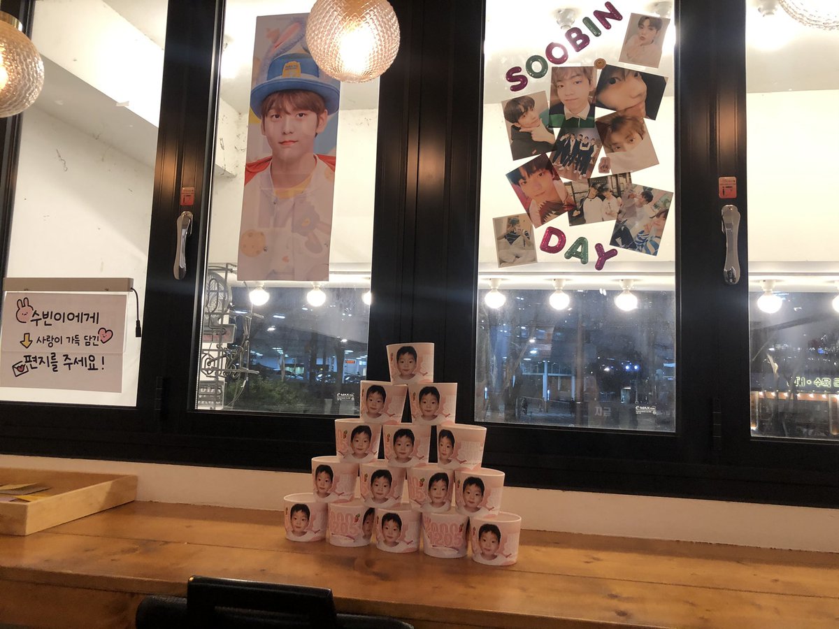 trsryou0807's tweet photo. #모아들은_언제나_수빈이랑_
#수빈이와_함께하는_12월의_봄
아가 수빈이 컵홀더가 있다길래 호다닥 달려간 곳💞
아가 수빈이 너무 귀엽고 사랑스러웠어요!
쿠키도 너무 이쁘고 하트 스티커도 깜찍했네용😉😉
편지를 못써가서 넘 아쉬웠던😢
소중한 이벤트 준비해주셔서 감사합니다! https://t.co/8dhbVUIixp
