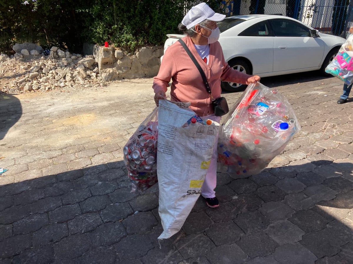 EscalandoV's tweet photo. ¡Por una @AlcaldiaAO verde!
El día de hoy, estuvimos con vecinos de las colonias:
🍀#CorpusChristi
🍀#Politoco
y nuestro valioso equipo de #EscalandoVidas, recolectando residuos valorizables que ya no se utilizan.
¡Te esperamos en la siguente jornada! #AOVerde.
@LaydaSansores https://t.co/ZVVZ41CruF
