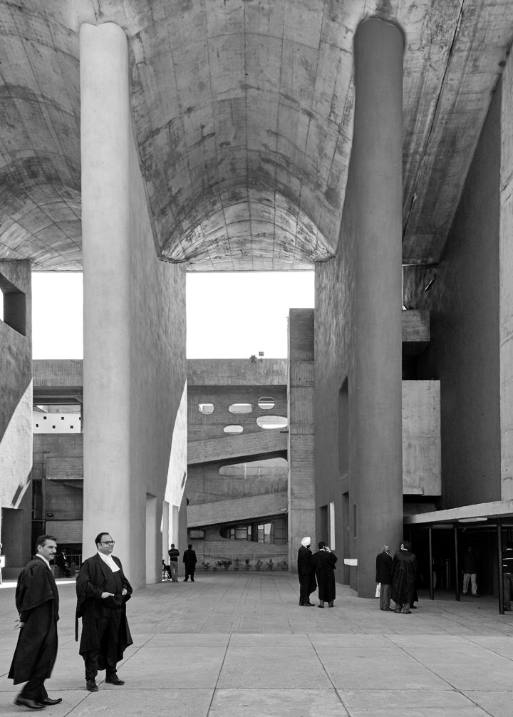ProTecDi's tweet photo. “Haz justicia con alguien y acabarás por amarlo. Pero si eres injusto con él, acabarás por odiarlo.” John Ruskin
📷 The Palace of Justice, Chandigarh, India, Le Corbusier, 1947.
#BrutalMonday... https://t.co/BzxGxaWCkG