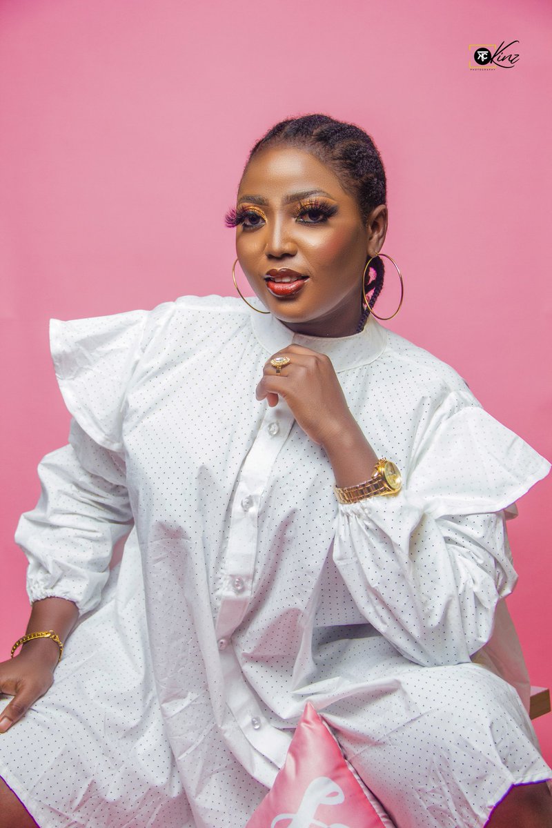 ArbikeSvogue's tweet photo. Happy birthday to me!🎈
Outfit by yours truly @ArbikeSvogue 
#28 #birthdayg #beauty #bellanaija #brownskingirl #fashion #EndSARS https://t.co/XBmb2djFn6