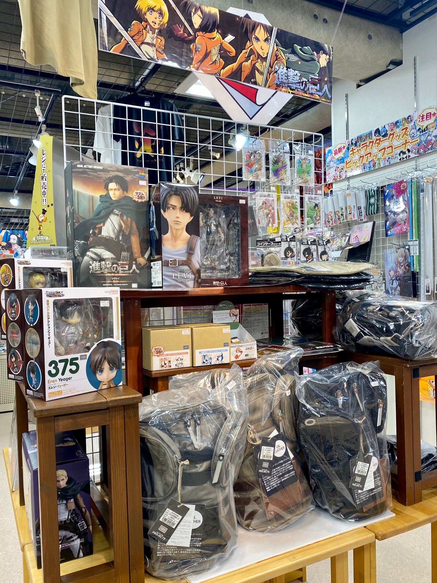 ボークス秋葉原ホビー天国２ ホビー天国2 ２f キャラクター雑貨 Tvアニメ 進撃の巨人 The Final Seasonの放送を記念して 進撃の巨人特設コーナーを展開中 関連グッズと一緒に アニメを楽しみましょう ホビー天国2 ボークス Akiba Shingeki