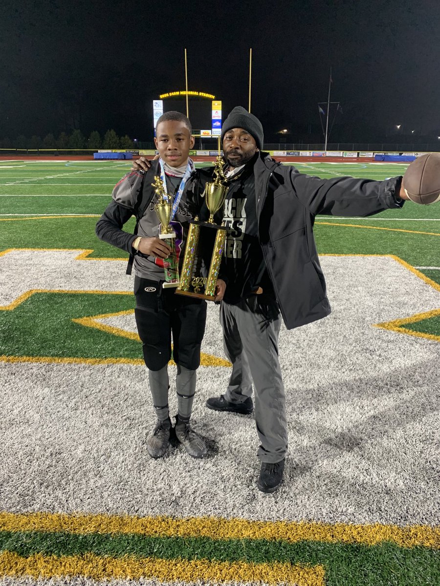 3tymesj's tweet image. Me and my biggest fan after winning it all at #wintershine #darkhorses