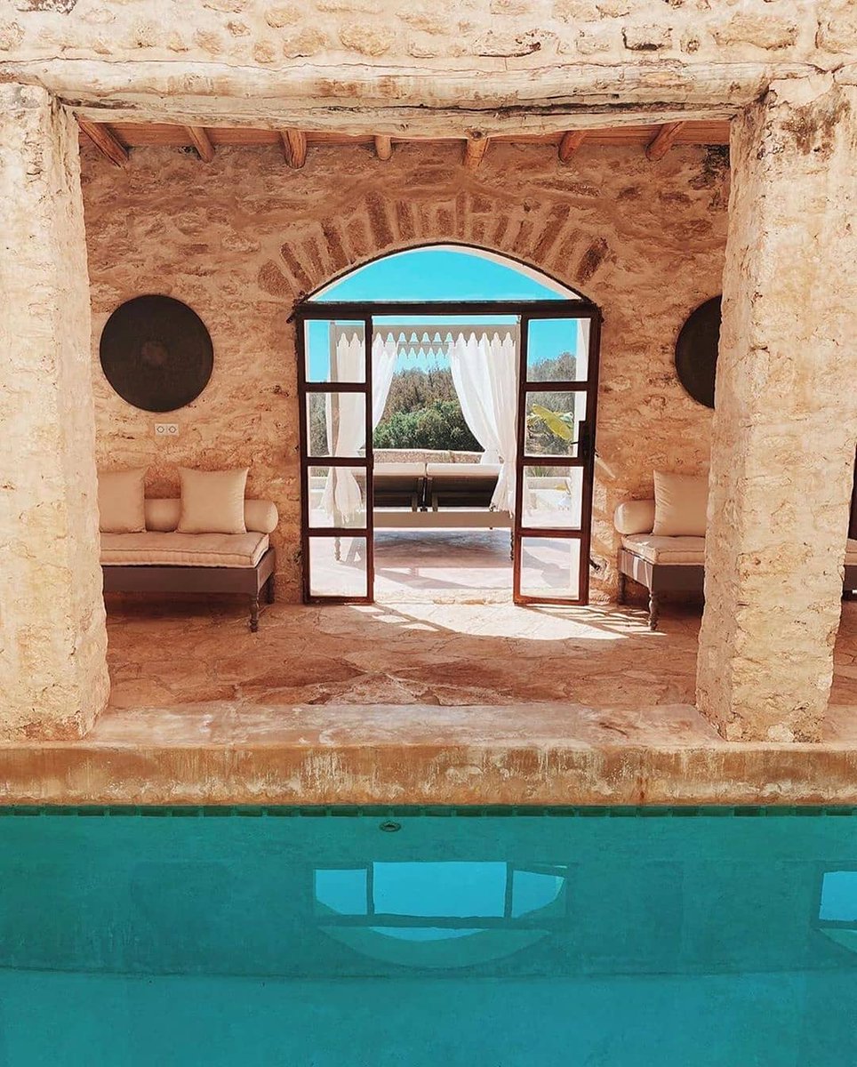 BuildeeePro's tweet photo. You can never go wrong in picking this place as your breathing space. Mesmerized enough? Me too!

Tag someone who will love this design from Villa Anouk via @moroccanmusthaves

#BuildeeeYourHome #BuildeeePro #BuildeeeDailyPick #photooftheday https://t.co/Q85xbkoc7s