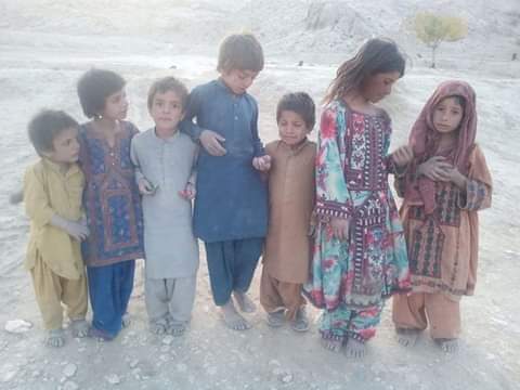 ZehriOnline's tweet photo. حالاتِ حاضرہ
اُجڑے کپڑے،میلا چہرہ بِکھرے بال
اور آنکھوں میں اٹھتا ایک "قہر"
اس شدت کی سردی میں اپنے ارگرد ایسے لوگوں کو نہ بھولیں آگے آئیں ہمارا ساتھ دیں تاکہ ان لوگوں تک گرم کپڑے سویٹرز پہنچاسکے
#Zehri #hadirkash😥
#WinterClothes
@mushy_ahmad @Aadiiroy @jam_kamal https://t.co/eIw6oTU47x